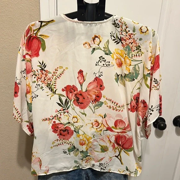 Cream and Pink Tie Front Blouse with Relaxed Fit size M box 5 - Picture 6 of 8